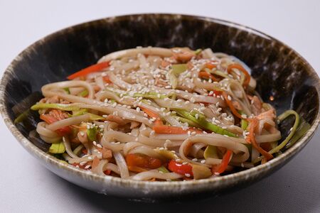 Лапша удон с лососем