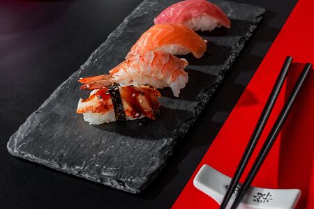 Суши с креветкой