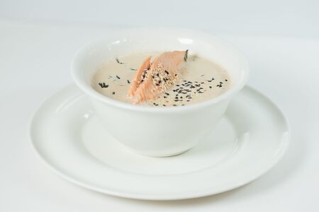 Сливочный суп с лососем