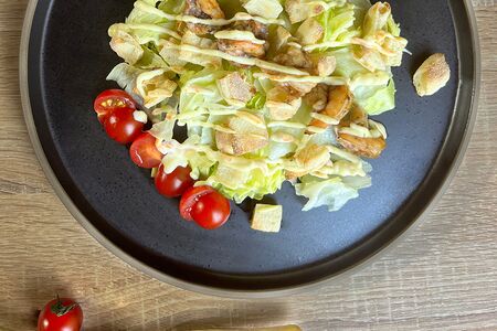 Салат Цезарь с креветками