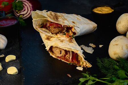 Люля-кебаб из баранины в лаваше