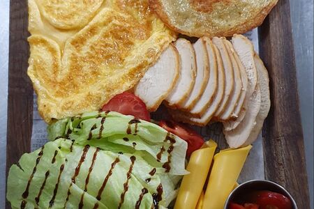 Завтрак с курицей гриль