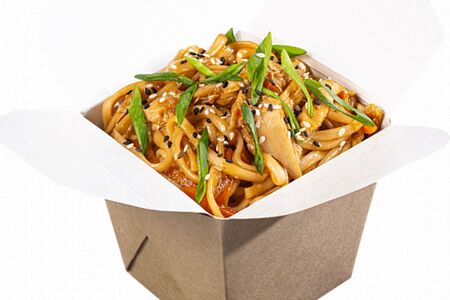 Удон с курицей и овощами