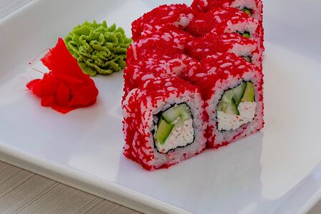 Ролл Калифорния с крабом