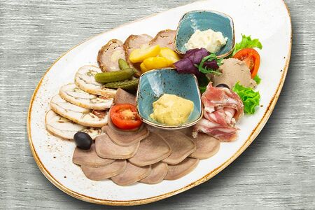 Ассорти мясное