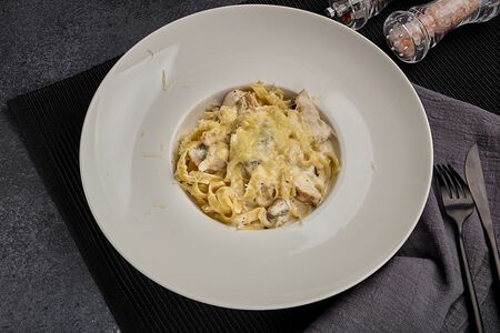 Паста с курицей и грибами