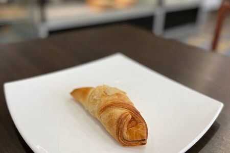 Булочка с абрикосом