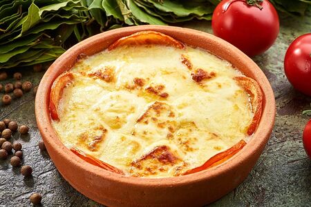 Сулугуни с помидорами