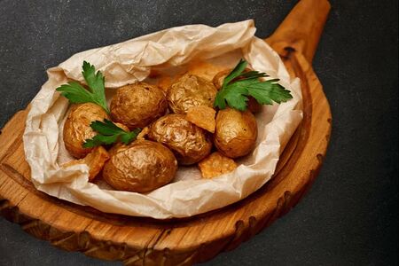 Молодой картофель на мангале с курдюком