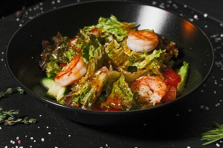 Салат с креветками и авокадо