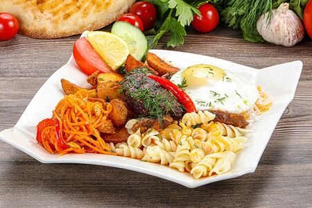 Бифштекс с гарниром