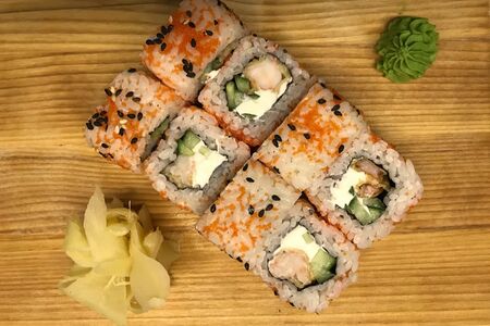 Ролл с креветкой темпура