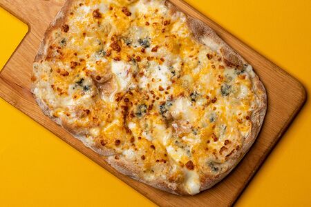 Римская пицца Четыре сыра маленькая