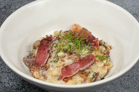 Перловая каша с говядиной и лесными грибами