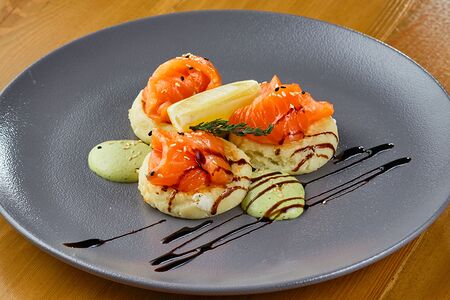 Сырники с малосольной сёмгой