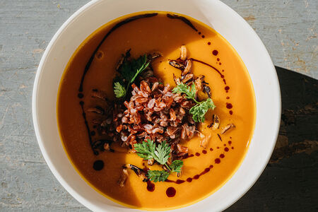 Крем-суп из тыквы с попкорном из дикого риса