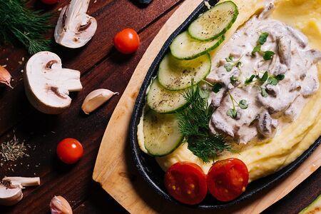 Бефстроганов с нежным картофельным пюре