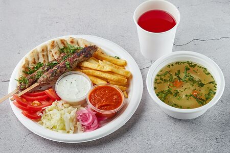 Обед с кебабом из говядины