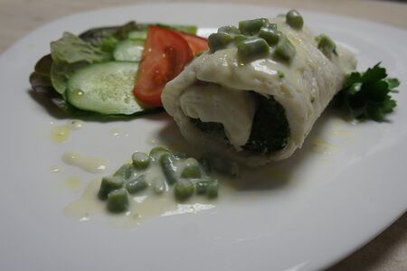 Судак на пару с овощами в сливочном соусе