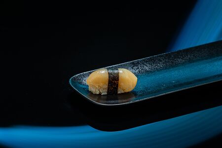 Суши с гребешком