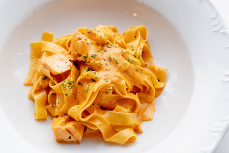 Феттуччине с лососем