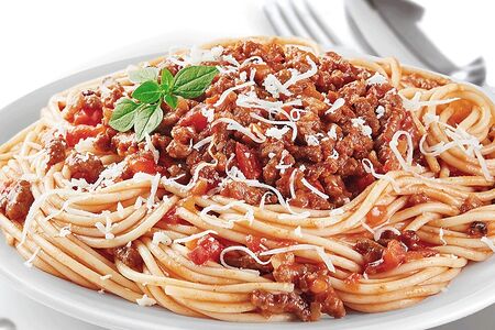 Паста Болоньезе в томатно-мясном соусе с сыром