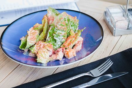 Тёплый салат с диким лососем