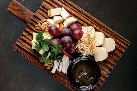 Ассорти домашних сыров