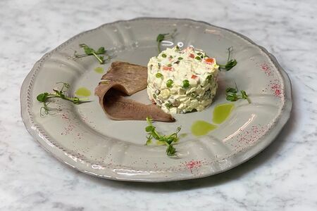 Салат Столичный с языком