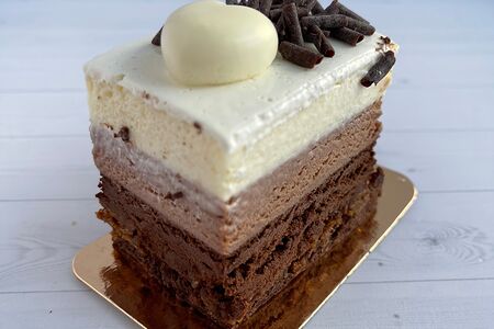 Пирожное Три шоколада муссовое