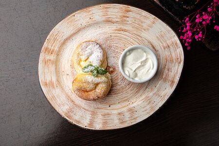 Сырники со сметаной