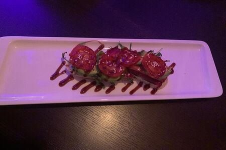 Брускета с лососем и авокадо