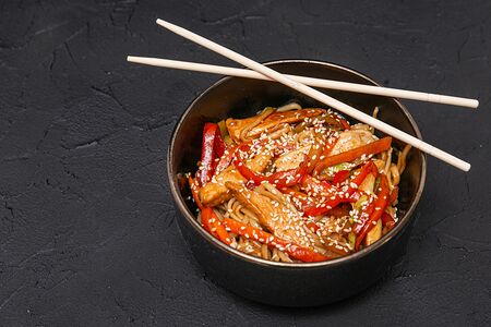 Рисовая лапша с цыпленком