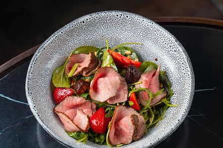 Салат с ростбифом