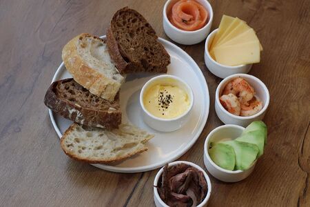 Сет из хлеба со взбитым маслом