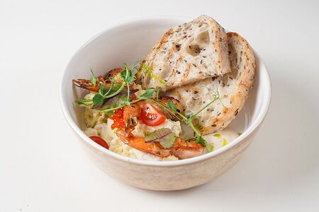 Скрембл с креветками