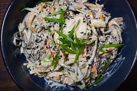 Соба с креветками в сливочном соусе