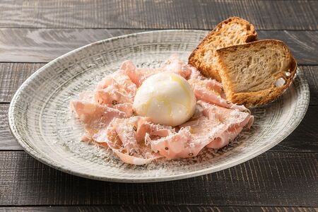 Мортаделла, буррата и пармезан