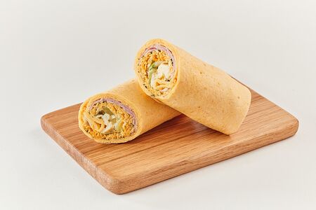 Ролл с ветчиной и нежным омлетом