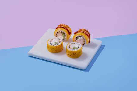 Опаленный ролл Курица в чеддере 1/2