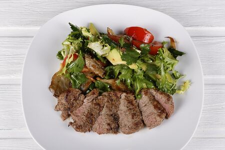 Стейк-салат с вешенками