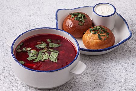 Борщ с пампушками