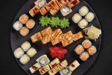 Сет из запеченных роллов