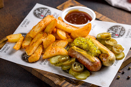 Колбаски с картофелем фри