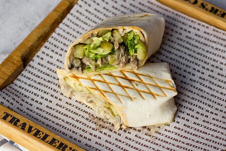 Ролл с говядиной и грибами