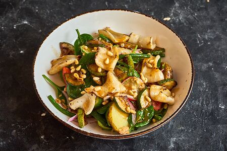 Овощной салат с кальмаром