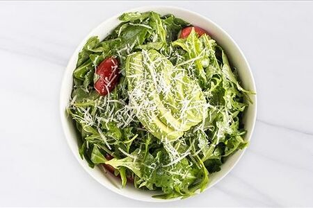 Салат с рукколой и авокадо