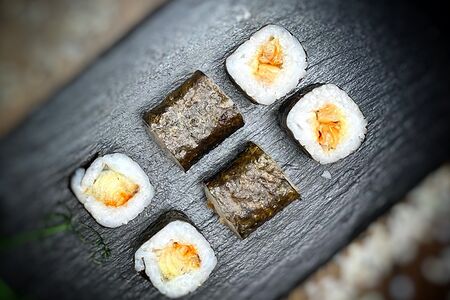 Хосомаки с угрем