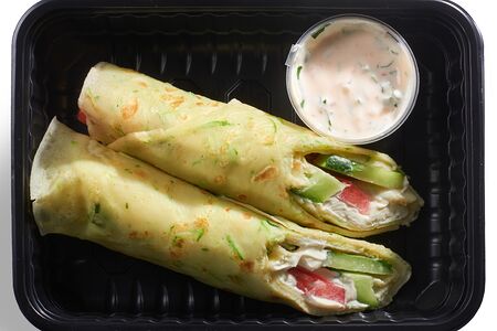 Креп из кабачков с крем-чиз и томатами