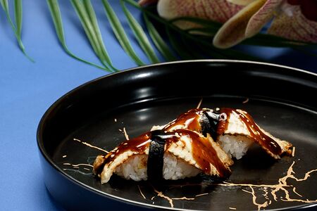 Суши с угрем